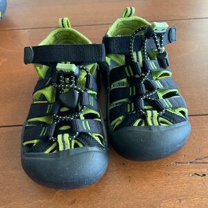 Keen Newport H2 Little Kids (Toddler) 9 LIKE NEW!